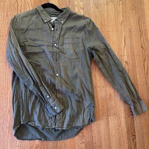 Buck Mason long sleeved on pocket shirt in olive